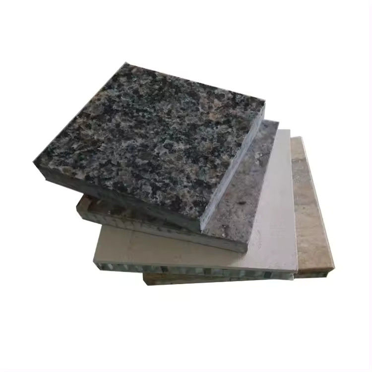 एल्यूमीनियम वैनर पर्दे की दीवार 0.8-2.0 मिमी मोटाई K=2.0-3.0W/(m2·K) ग्रेड ए अग्निरोधक