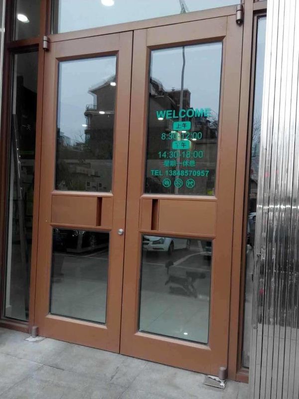 कारखाना थोक भवन दुकान बाहरी सामने का दरवाजा Kfc दरवाजा दरवाजा प्रवेश एल्यूमीनियम मिश्र धातु वाणिज्यिक दरवाजा ऑटोमैटिक के साथ