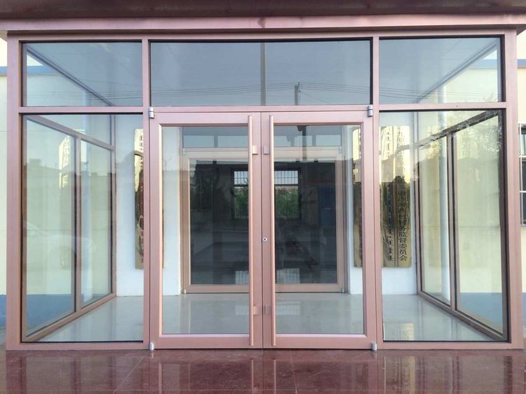 OEM UPVC स्टेनलेस स्टेल एल्यूमीनियम डबल स्विंग दरवाजे kfc दरवाजा 1.2mm मोटाई